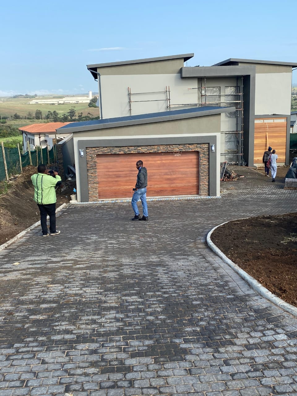 Lloyd's Paving & Tiling